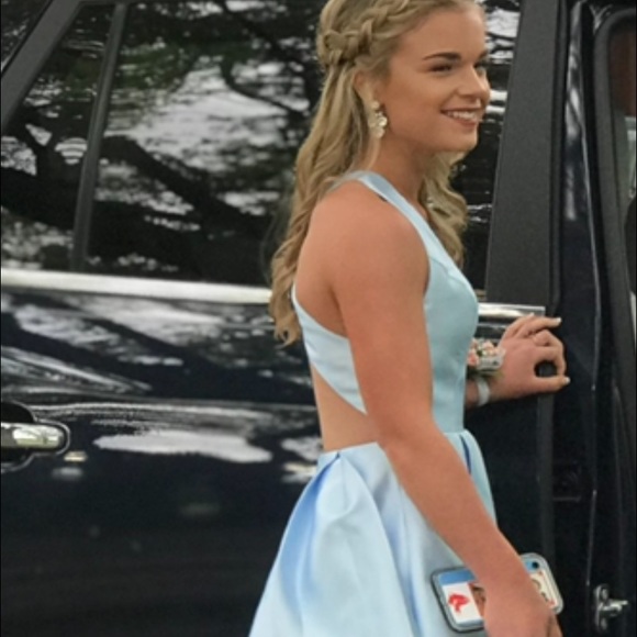 Prom dress - Picture 2 of 4